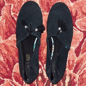Tom’s Black Classic Slip On Shoe with Tassels Size 9